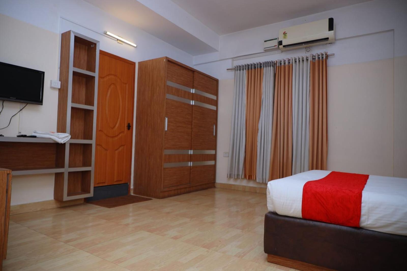 Hotel Tayas Trippapur Екстериор снимка